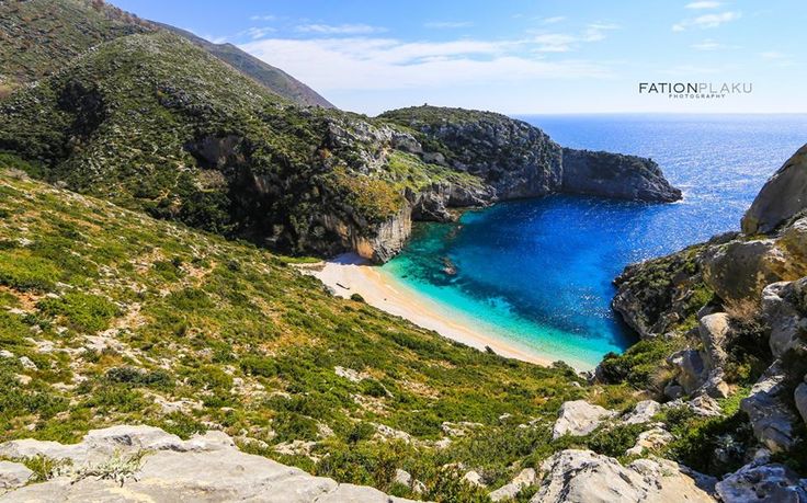 Hilo - Grama Bay, Albania