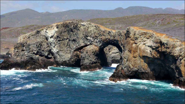 Revillagigedo - Isla Socorro 3 Grand Arch Blue lagoon