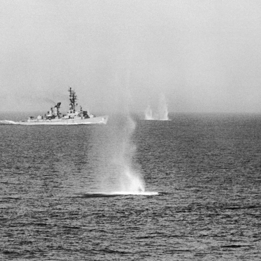 This image has an empty alt attribute; its file name is 68b98-gulf-of-tonkin-warfare.jpg