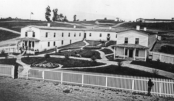 This image has an empty alt attribute; its file name is us-sanitary-commission-soldiers-home.jpg